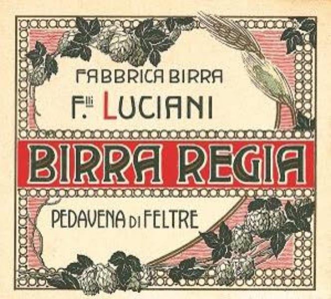 67) 1928 - Pieno stile floreale per l’etichetta della birra regia, anni ’30. Il motivo grafico riproduce fedelmente la fioritura di una pianta di luppolo, la cui coltivazione fu introdotta anche a Pedavena..jpg