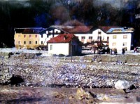 03-California 1966, l'Albergo Bissoli e il garage della corriera Buzzatti..jpg