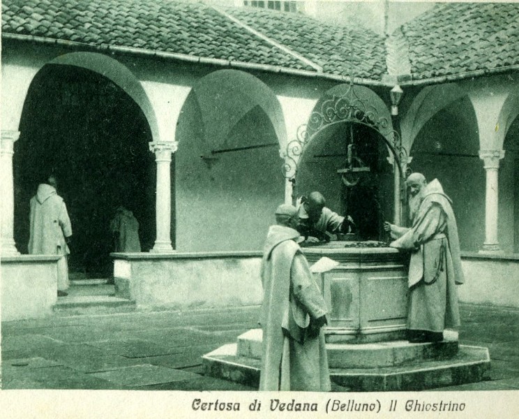 16b) Certosa di Vedana (Belluno) - Il Chiostrino..jpg