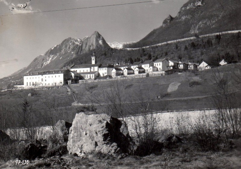 27) Certosa di Vedana BL - Panorama, anno 1960.jpg