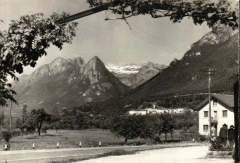 58) Belluno Peron di Sedico e la Certosa di Vedana anno 1955.jpg