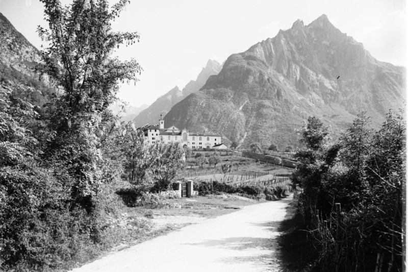 74) Certosa di Vedana anni '50-13 giugno 1456 giorno in cui il Capitolo dei canonici di Belluno donò all'Ordine Certosino l'ospizio di Vedana, adiacenze, terreni e pertinenze per nuova certosa..jpg