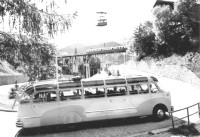 3) Altra versione della foto di fine anni'50 in cui si vedono la corriera della SAD, il treno delle dolomiti e la funivia del Faloria.jpg