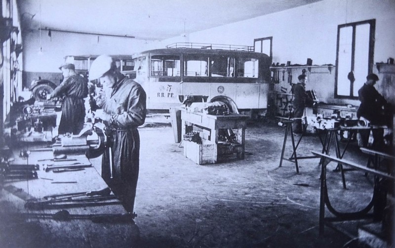 101) interno delle officine Buzzatti negli anni '30;.jpg