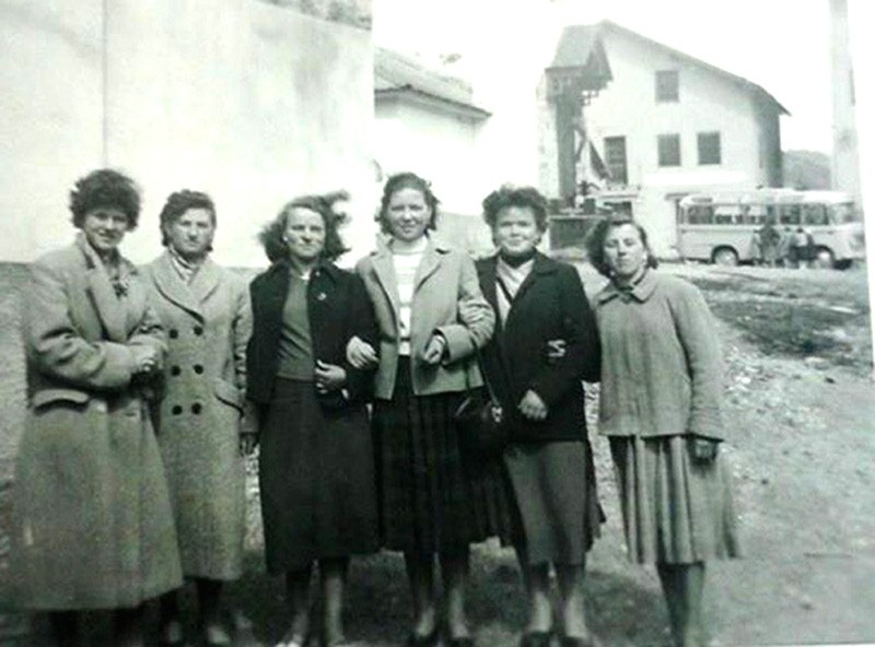 13-Gita a la Madonna delle grazie co la coriera de Mognol anni '50 da San Gregorio nelle Alpi.jpg