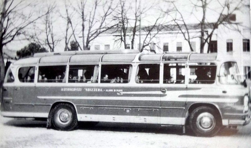 4) anni ‘60 - una Fiat 680 della stessa azienda in occasione di una gita scolastica;.jpg