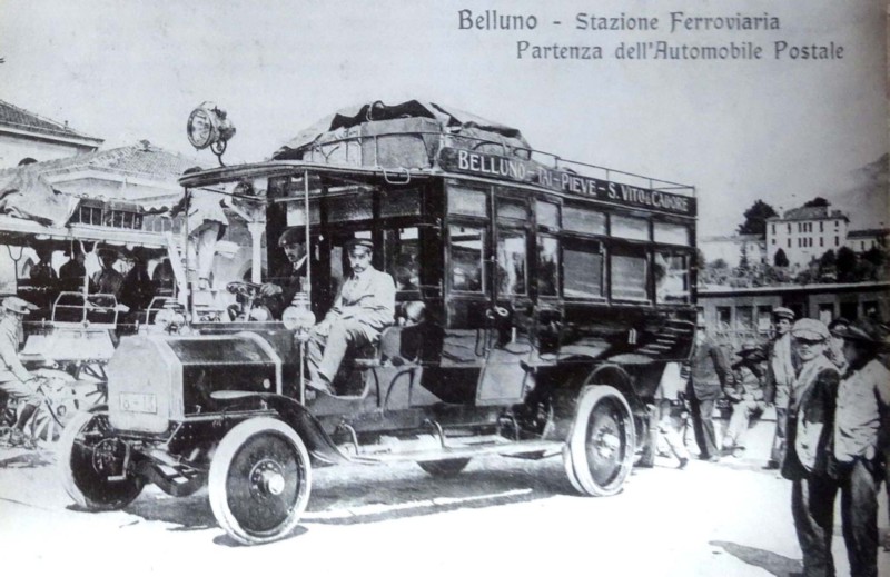 2) l’autovettura Spa del 'Garage Marconi' di Mestre in servizio postale e viaggiatori sulla linea Belluno-San Vito di Cadore BL 1911..jpg