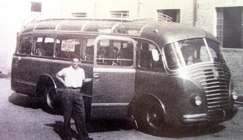 2) Anno 1946. Fiat 626 fermo davanti alla carrozeria Barbi di Mirandola (MO) , dove è stato acquistato dalla ditta Buzzatti, presnte Renzo uno dei titolari.jpg