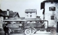 3) anno 1922 - autocorriere della ditta Giordani in servizio sulla Longarone-Claut e la Claut-Montereale;.jpg