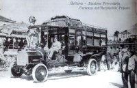 2) l’autovettura Spa del 'Garage Marconi' di Mestre in servizio postale e viaggiatori sulla linea Belluno-San Vito di Cadore BL 1911..jpg