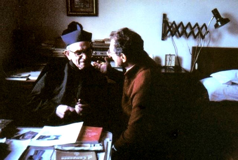 16) Arnaldo De Porti con Mons. Giulio Gaio, anno 1992, quando don Giulio aveva superato abbondantemente il secolo di vita..JPG