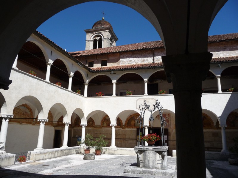 20) Basilica santuario dei Santi Vittore e Corona..jpg