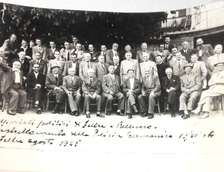 29) Deportati politici di Feltre e Belluno - Rastrellamento della polizia germanica 13-VI-1944 Feltre agosto 1945 - Fra questi Don Giulio Gaio, Riccardo Bosco, Giovanni Possiedi ....jpg