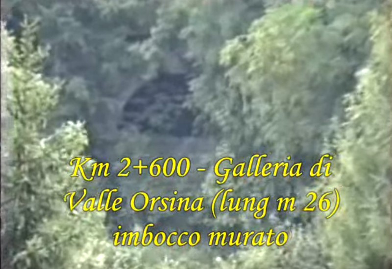 20) Galleria di Valle Orsina (lung. m.26) imbocco murato - Km 2+600.jpg