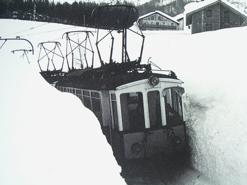 6) Non c'e' piu' la neve di una volta..... Ferrovia Calalzo-Cortina-Dobbiaco anni '50.jpg