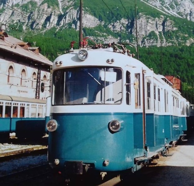 12c) Gli elettrotreni 007 e 008 vennero progettati e messi in uso sulla Ferrovia delle Dolomiti in occasione delle Olimpiadi del 1956..jpg