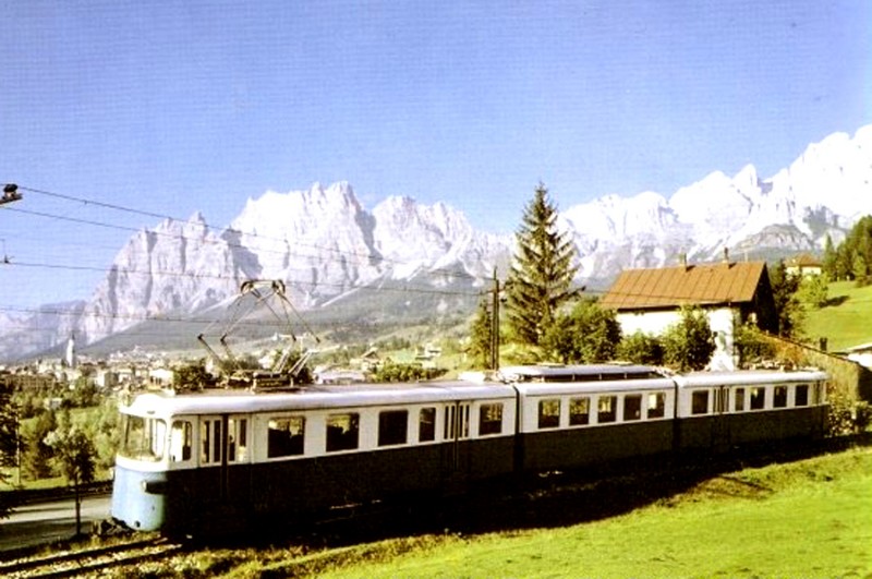 16c) Elettrotreno OMSTIBB fotografato nei pressi di Cortina, rimase in funzione dal 1921 al 1964..jpg