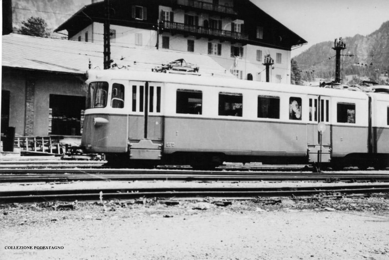 19b) Cortina - Il Treno delle Dolomiti anni '60..jpg