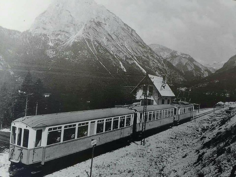 24b) Ai tempi della Ferrovia SFD ormai lontani, molti decenni fa..jpg