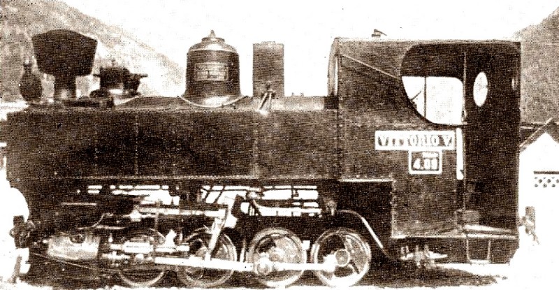 29b) Locomotiva “Vittorio Veneto”, ex Feldbahn austriaca, modificata per la trazione sulla Ferrovia Dolomiti. (Da Italmodel Ferrovie n.142, Nov-Dic 1968).jpg