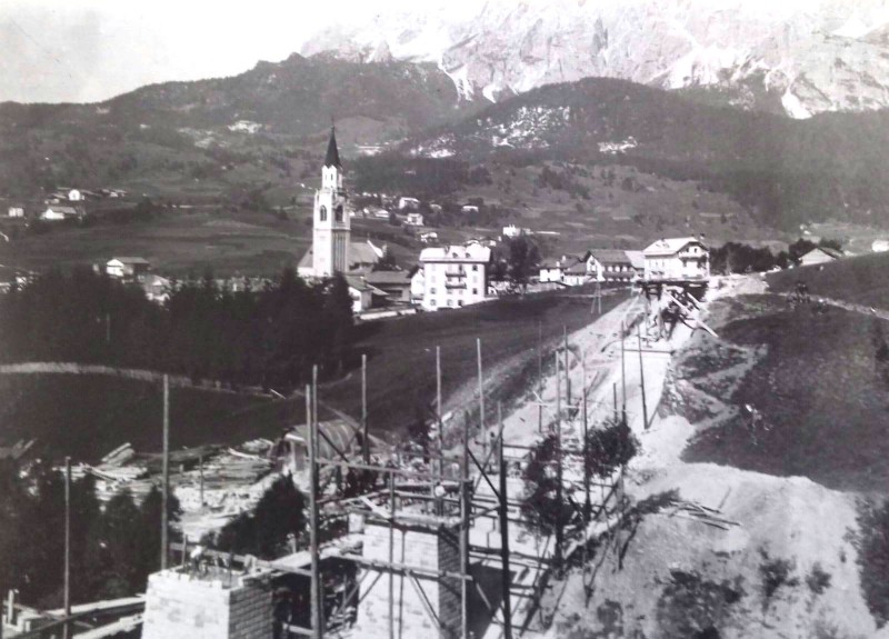 30d) Il ponte della ferrovia in costruzione. 1919-1920..jpg