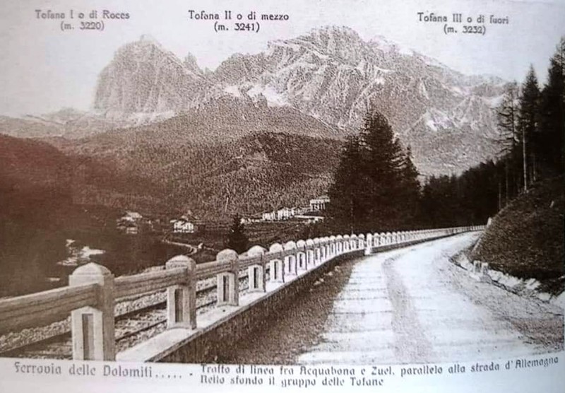 30g) La ferrovia delle Dolomiti corre parallela alla strada, anni '20. Tratto tra Acquabona e Zuel..jpg