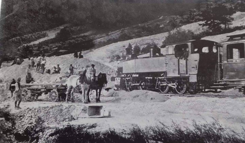 31h) Esattamente novant'anni fa nel Luglio 1929 la Ferrovia Dolomiti cambiava radicalmente aspetto passando dalla Trazione a Vapore a quella Elettrica..jpg