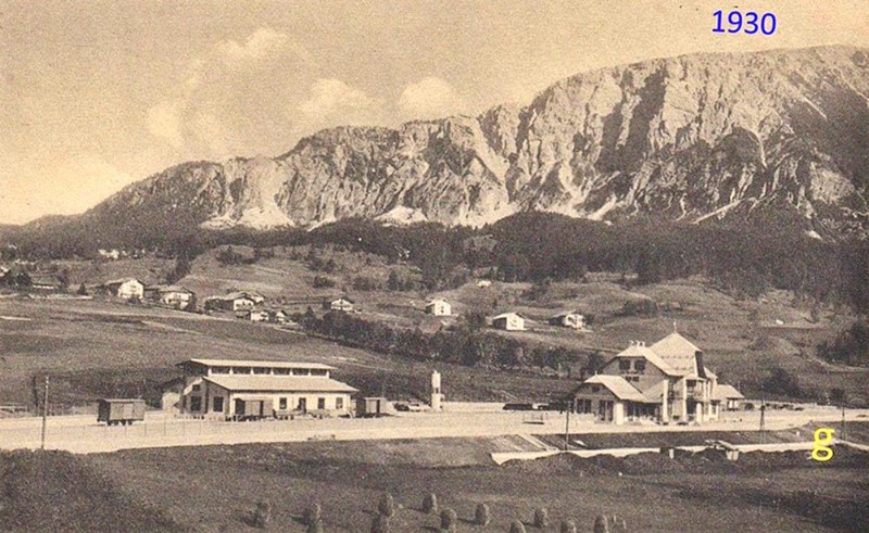 31i) Ferrovia delle Dolomiti - La stazione di Cortina d'Ampezzo col M. Faloria. Anni '30..jpg