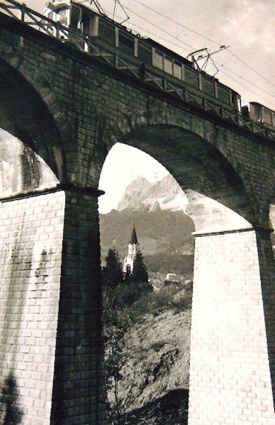 45d) Cortina d'Ampezzo - Viadotto della Bigontina fine anni '50, in transito verso Calalzo...jpg