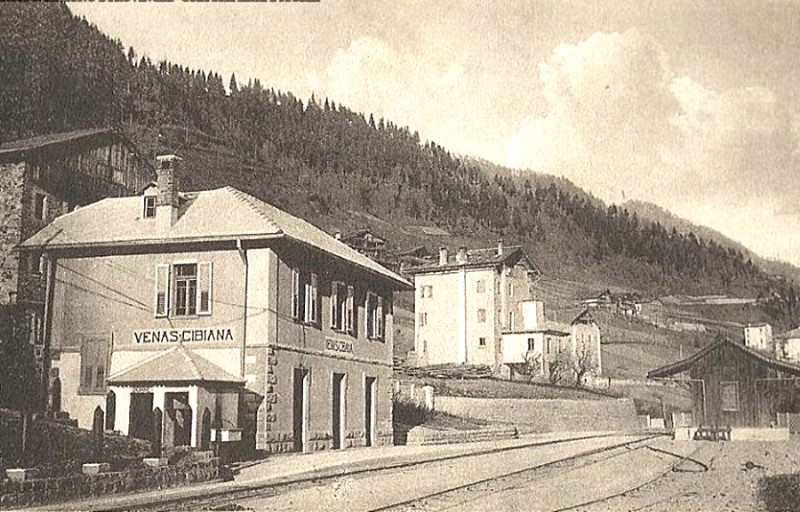 68a) VENAS-CIBIANA (BELLUNO) STAZIONE DELLA FERROVIA DELLE DOLOMITI..jpg