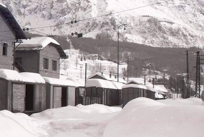 75c) Cortina - La stazione sotto la nevicata del 1959..jpg