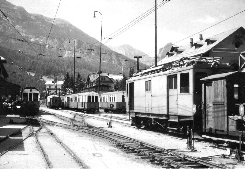 86a) Cortina - Stazione ferroviaria anni '60..jpg