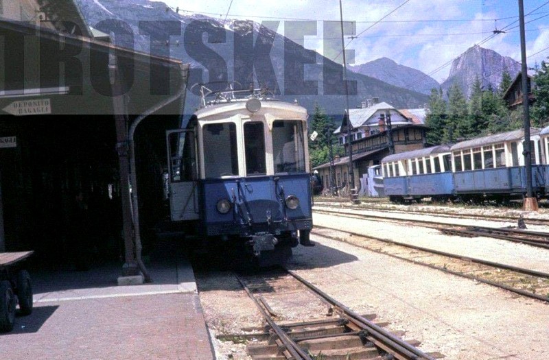 89) Cortina - Stazione ferroviaria 1961..jpg