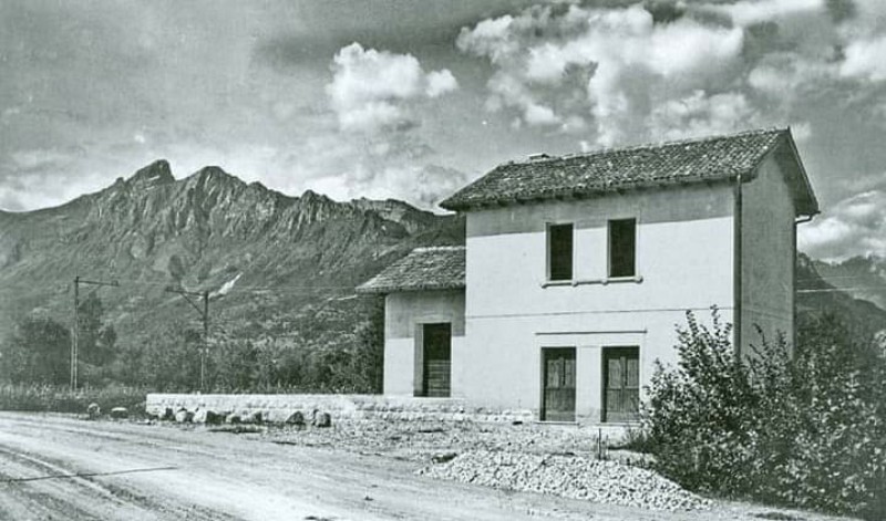 17a) Stazione ferroviaria di Roe di Sedico - Capo stazione Olivo Martin..jpg