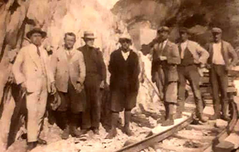 30)I lavori di manutenzione sulla ferrovia Bribano-Agordo del 1930..jpg