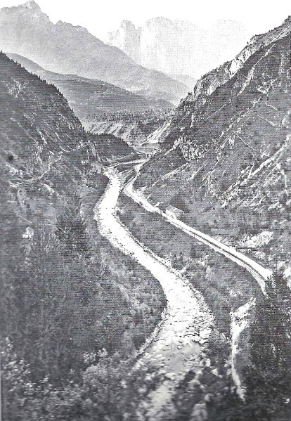 24 Val Cordevole vista verso nord dal sito dell'antico castello poi forte di San Martino.jpg