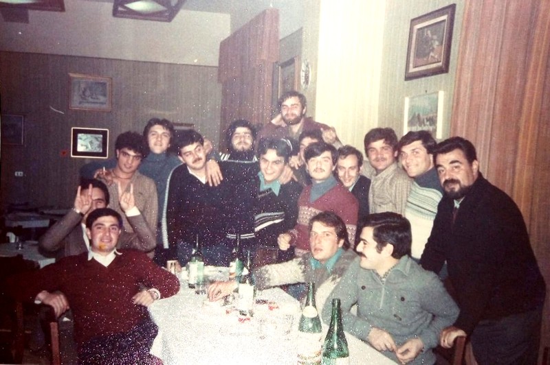 135) Anni 80 nave Bergamini cena al ristorante con tutto il gruppo elettromeccanici e cannonieri..jpg