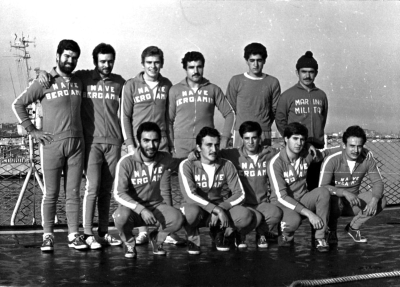 168) Nave Bergamini alle prese con il calcio 1977..jpg