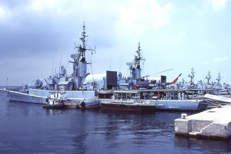 185) Nave Bergamini in porto a Taranto..jpg