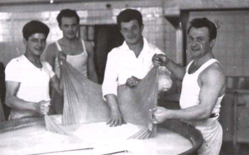 112) Lavorazione del grana (1961).jpg