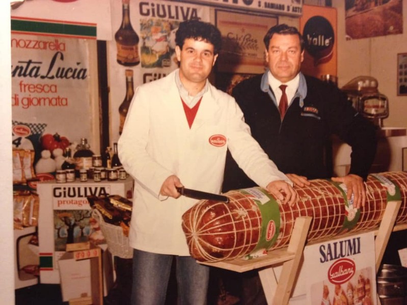 104) Anno novembre 1984 fiera di Nizza Monferrato AT venduto in fiera tagliata tutta a coltello numero 3 mortadelle augusta del peso di 95 kg l’una in 8 giorni.jpg