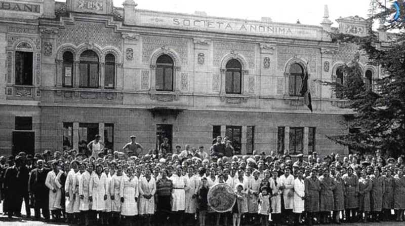 22) Anni '50 S.A. Egidio Galbani MELZO Milano, foto di gruppo dei dipendenti.jpg