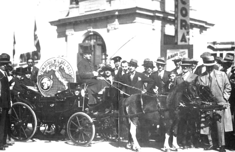 35) Formaggio del Bel Paese alla Fiera di Milano (1935).jpg