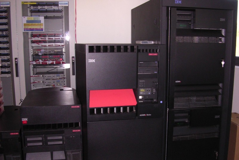 34)  Anno 1990 l'AS-400 IBM viene affiancato al Mainframe con pacchetto ACG che nel '97 migrerà a JDE. Inizio 2001 parte SAP-R3, 2003 SAP-CRM su ptf UNX(Risc-6000) nel 2005 verrà migrata a Win-2003..JPG