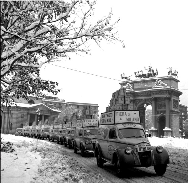 25) La befana benefica della Galbani alla fiera di Milano nell'anno 1954.jpg