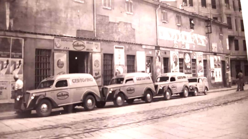 57b)  I camioncini e furgoni che circolavano sulle nostre strade - L'indimenticabile -Musone- del dopoguerra,  Fiat 100 Elr.jpg