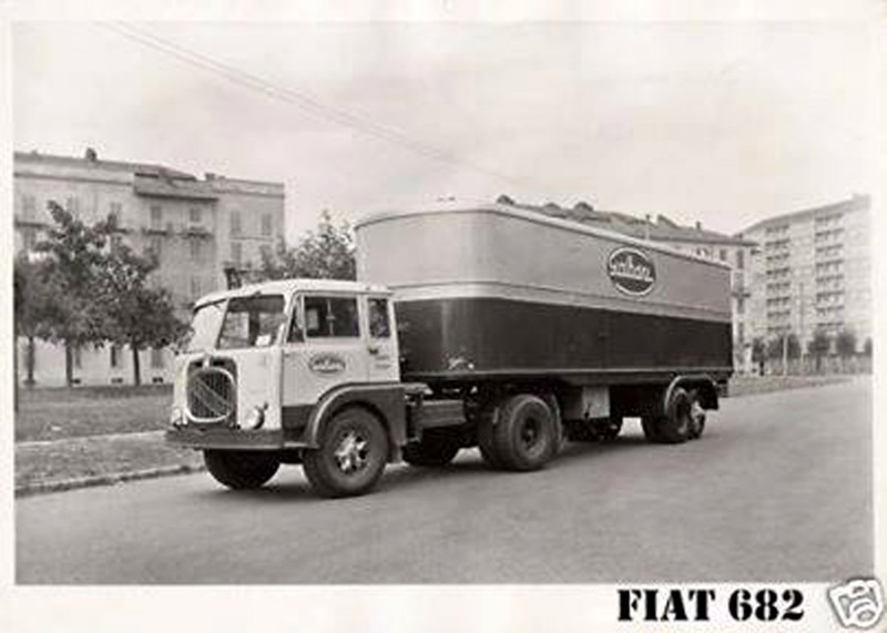 66) Trasporto prodotti Galbani - Fiat 682 fine anni '50 inizio anni '60.jpg