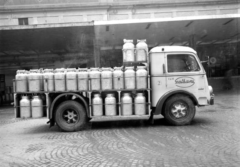 69) Camion trasporto latte Galbani.jpg