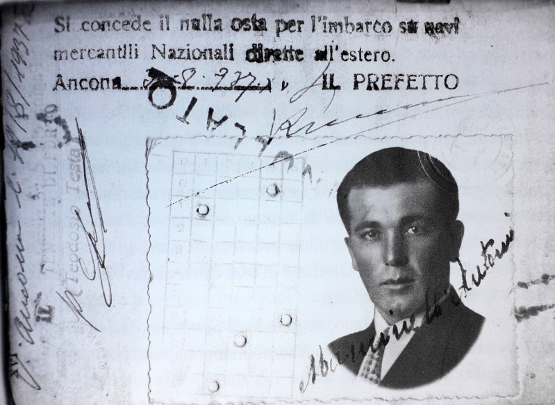 34) Comandante Mancinelli Antonio sul suo primo libretto di navigazione..jpg