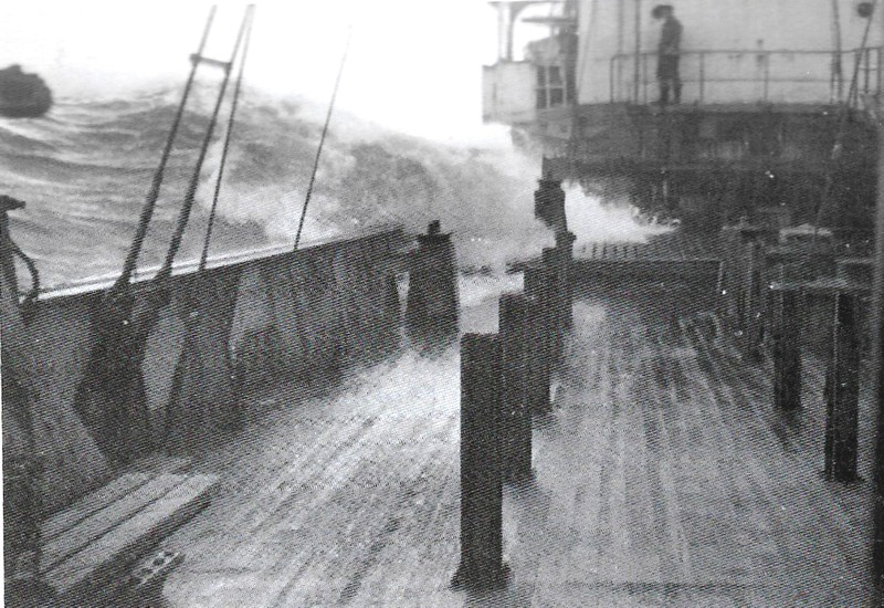 4) Mare in tempesta. Navigazione alla Cappa mp Genepesca IV anno 1955..jpg